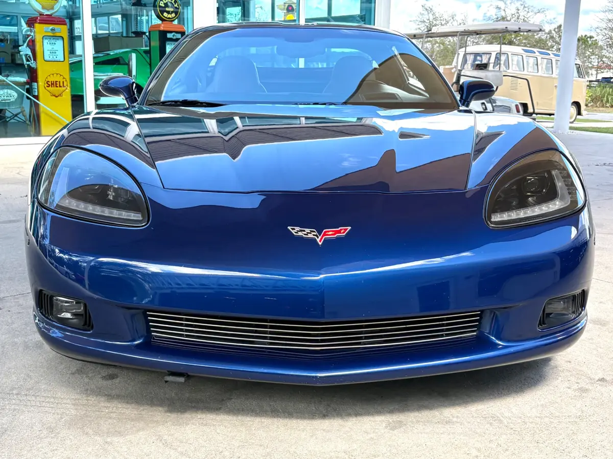 Vehicle photo 2