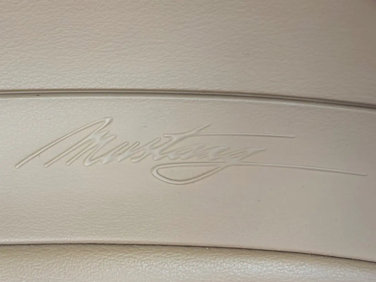 Vehicle photo 46