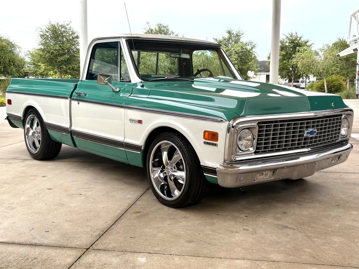Vehicle photo 4