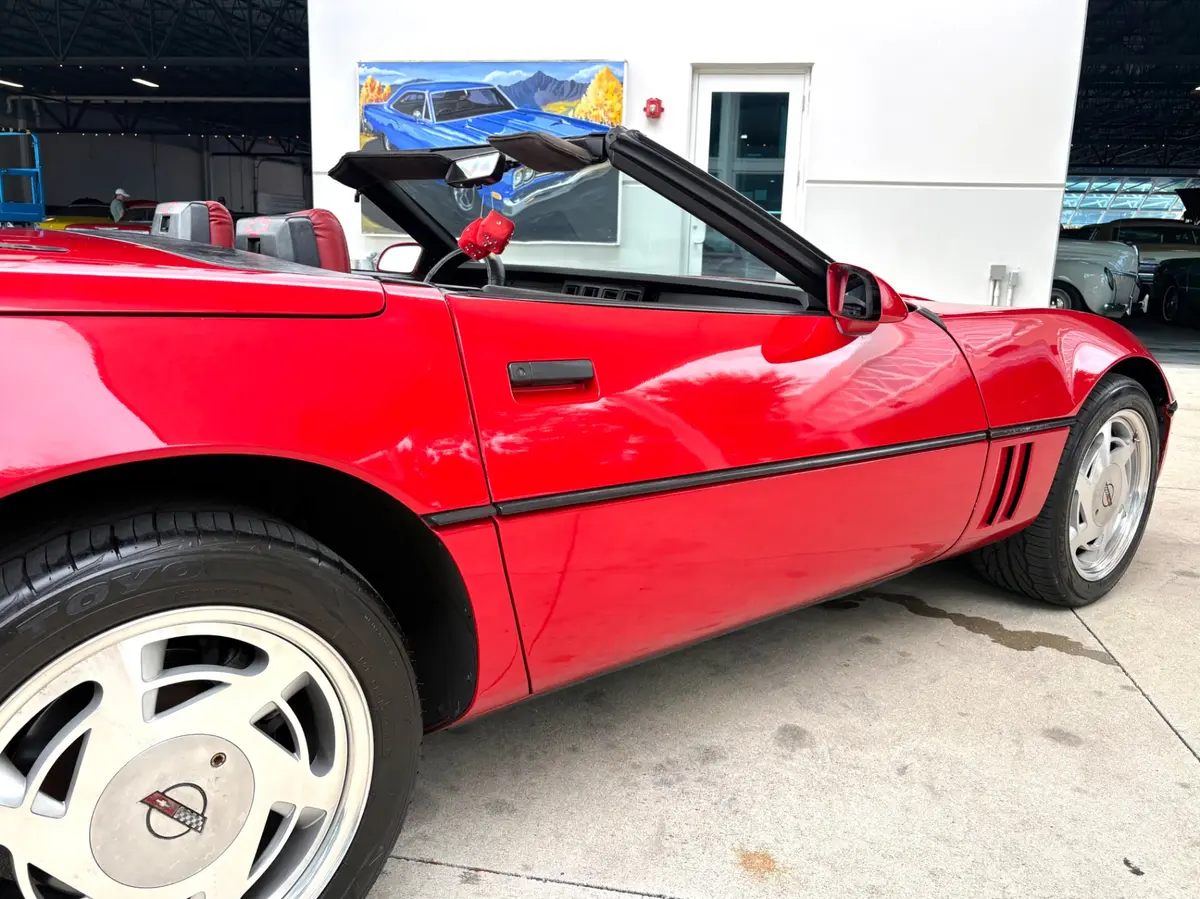 Vehicle photo 18