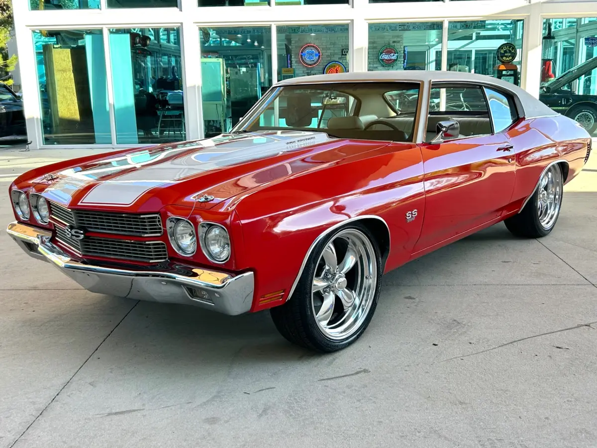 Vehicle photo 9