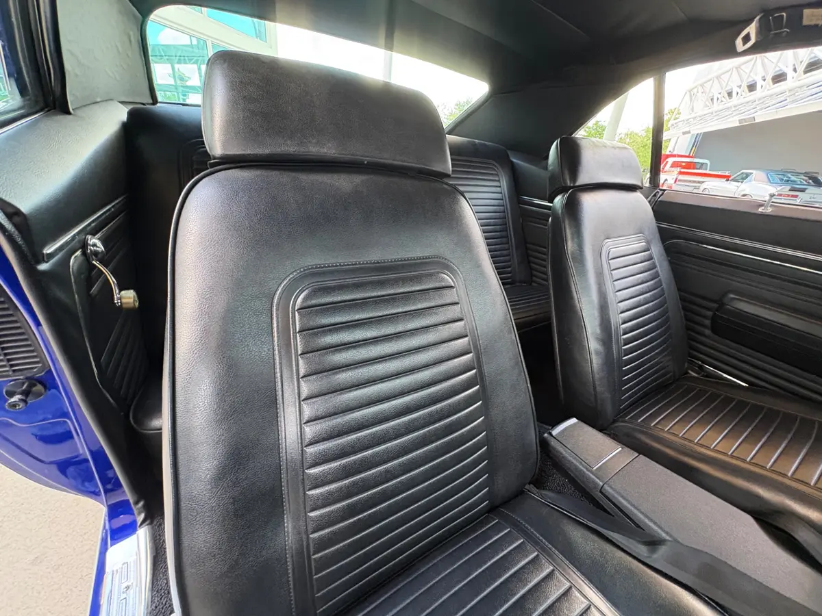 Vehicle photo 40