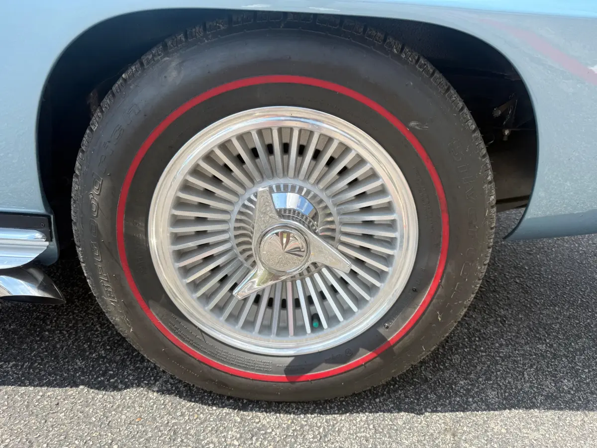 Vehicle photo 13