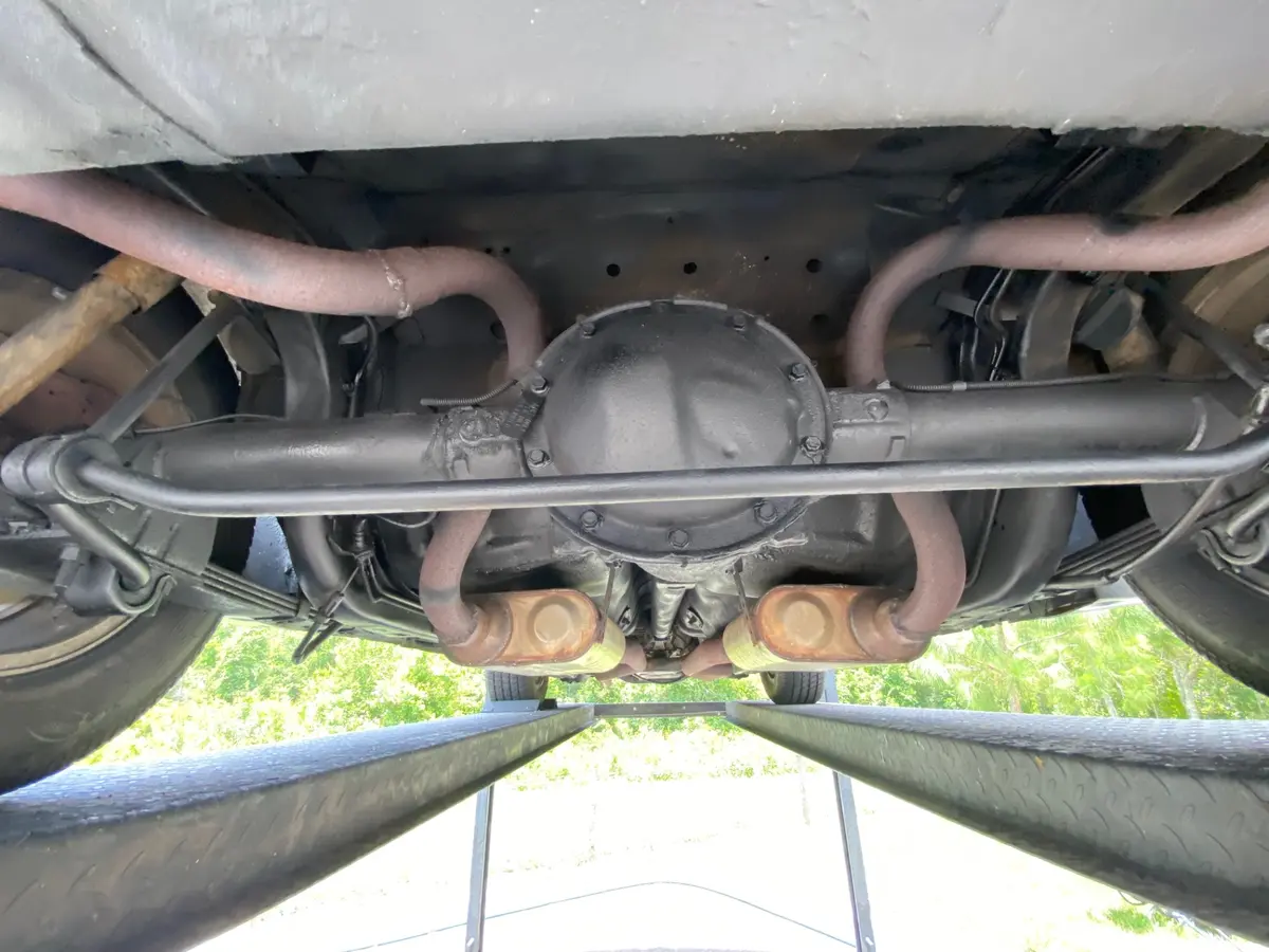Vehicle photo 29