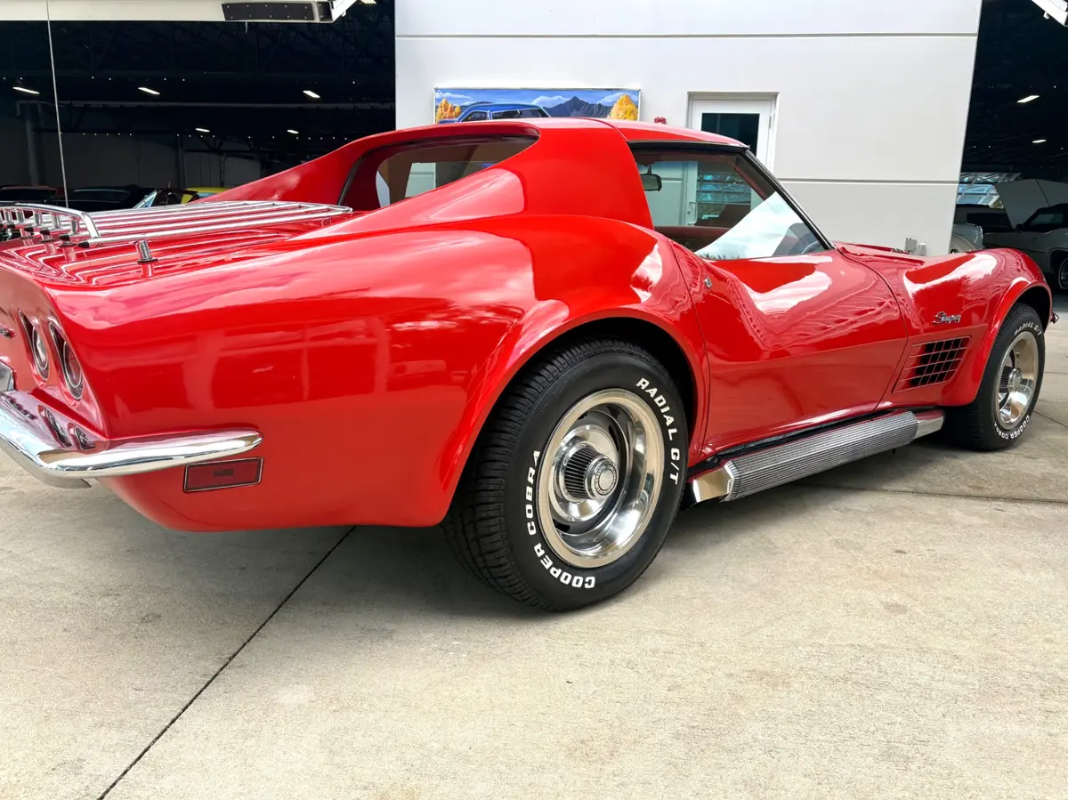 Vehicle photo 16