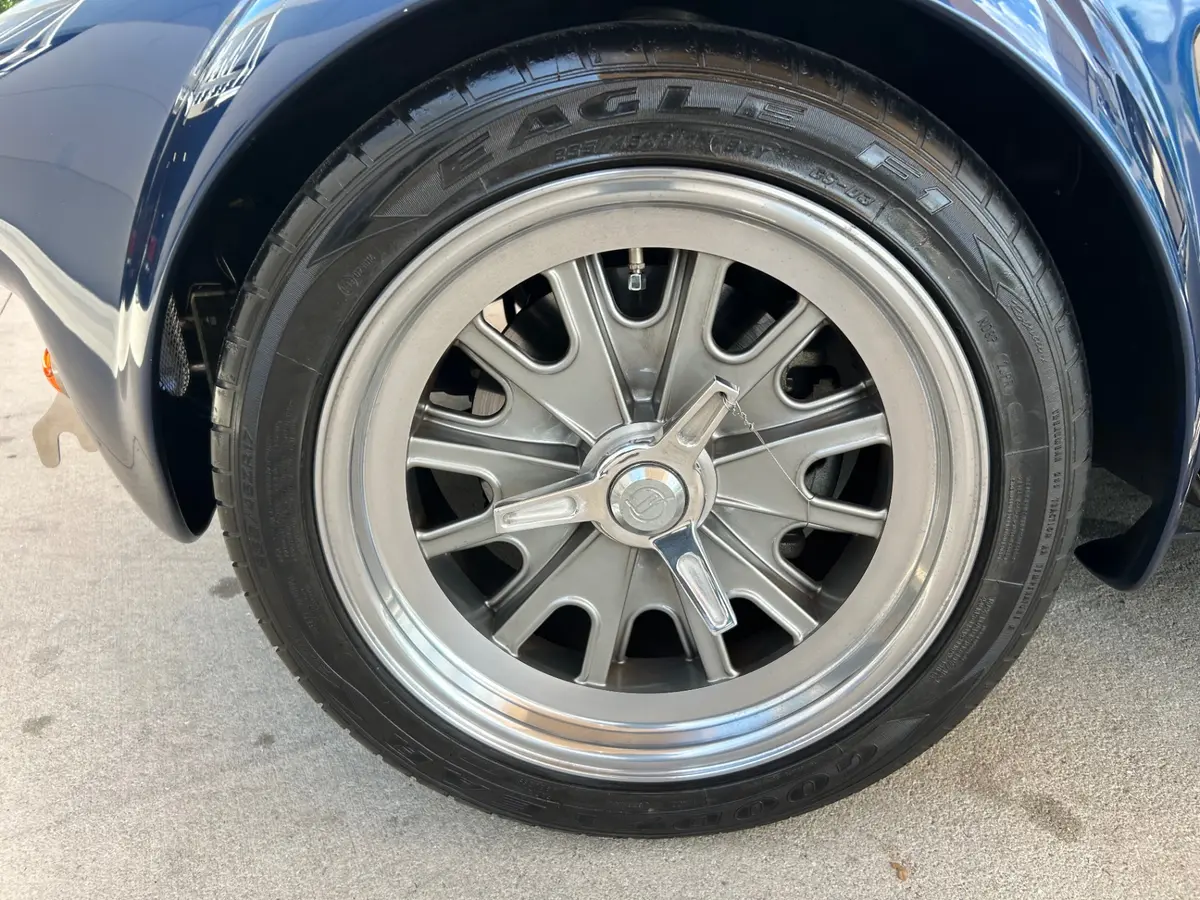 Vehicle photo 18
