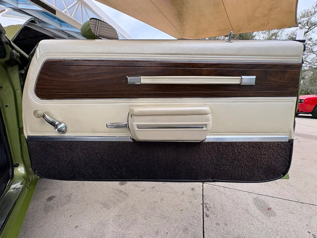 Vehicle photo 46
