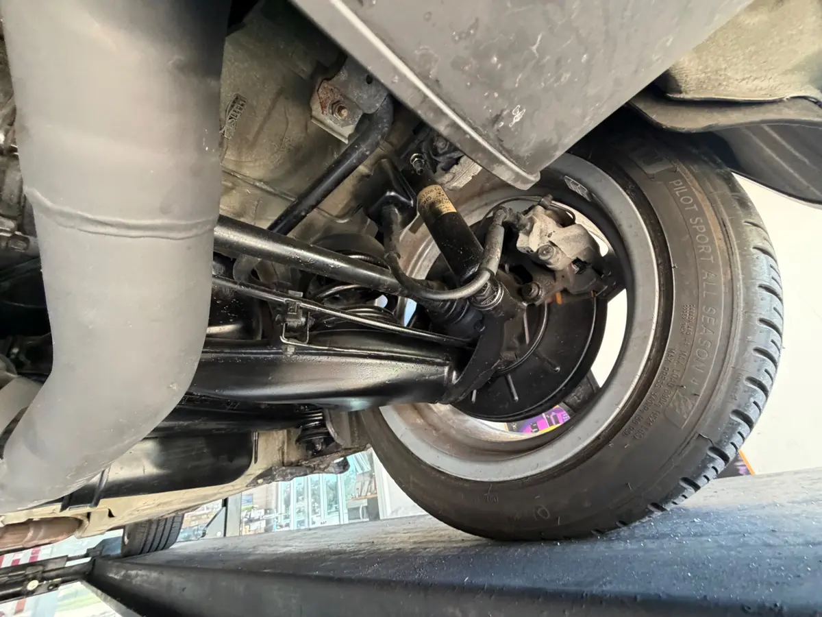 Vehicle photo 45