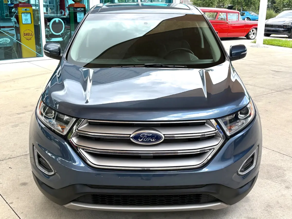 Vehicle photo 3