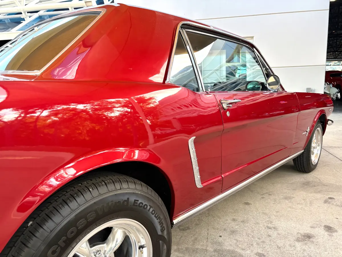 Vehicle photo 18