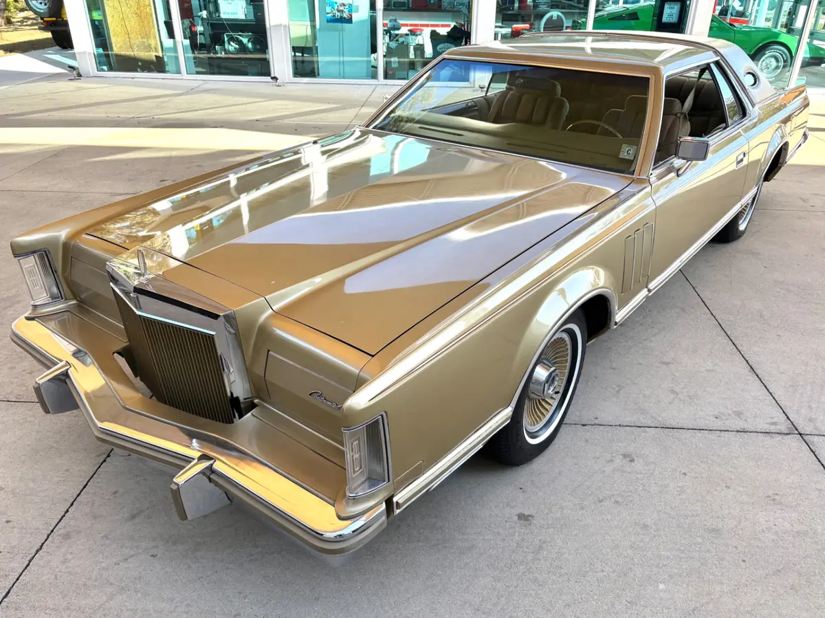 Vehicle photo 22