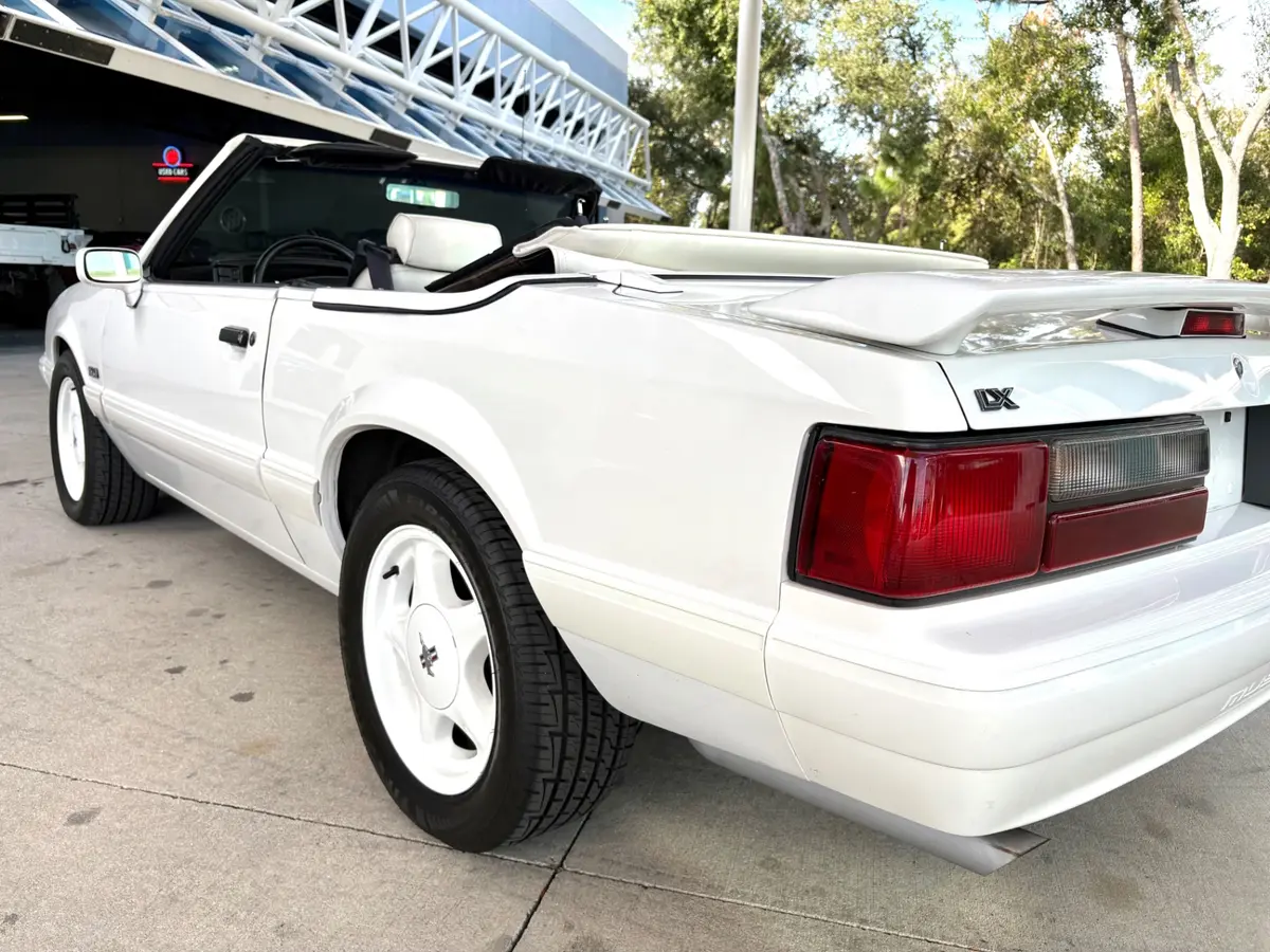 Vehicle photo 16