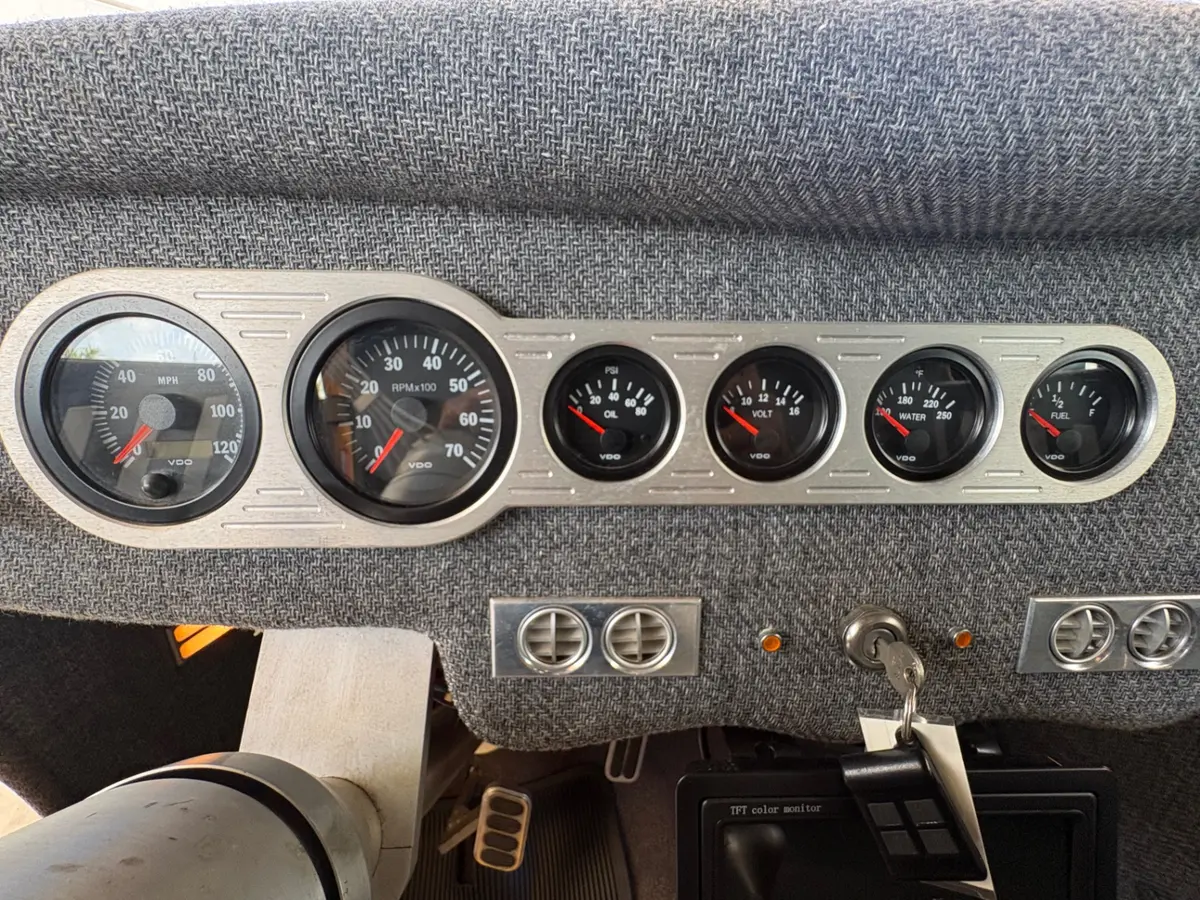 Vehicle photo 32