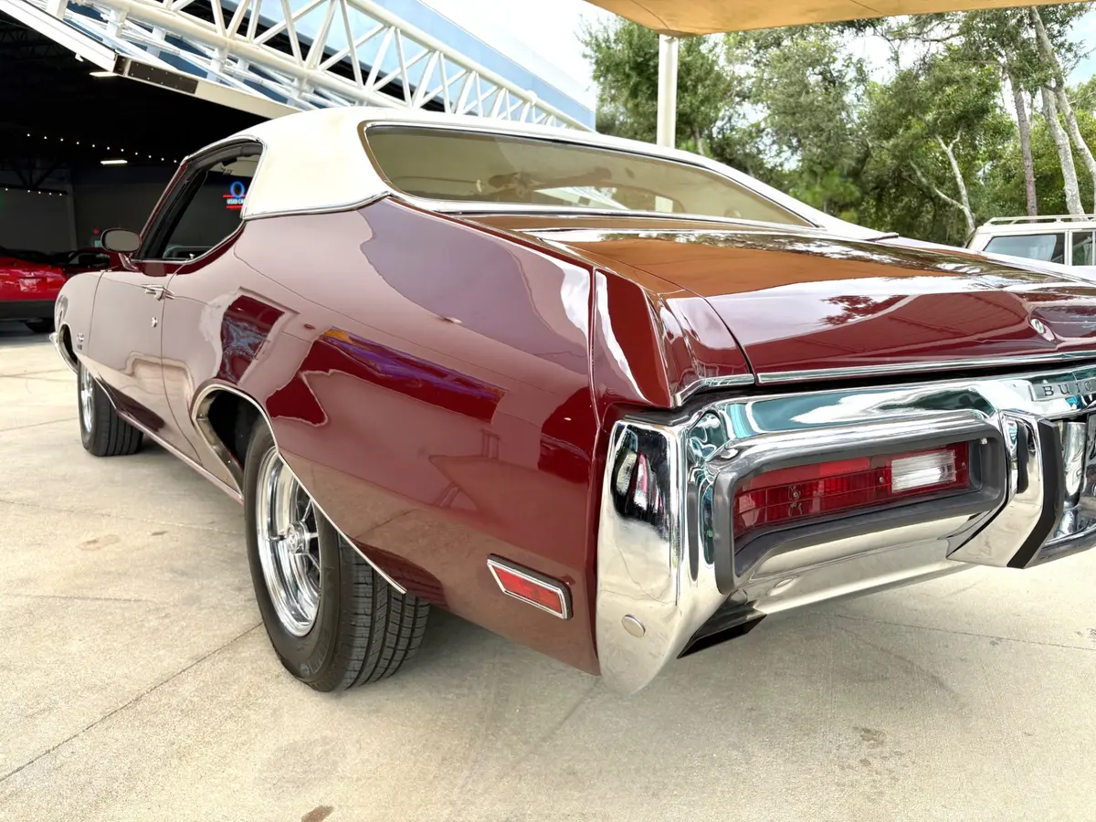 Vehicle photo 15
