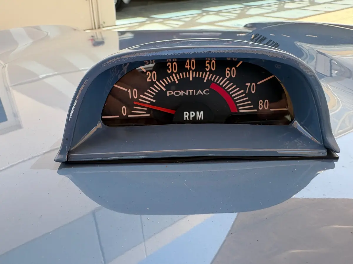 Vehicle photo 28