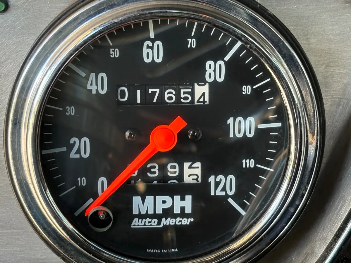Vehicle photo 22