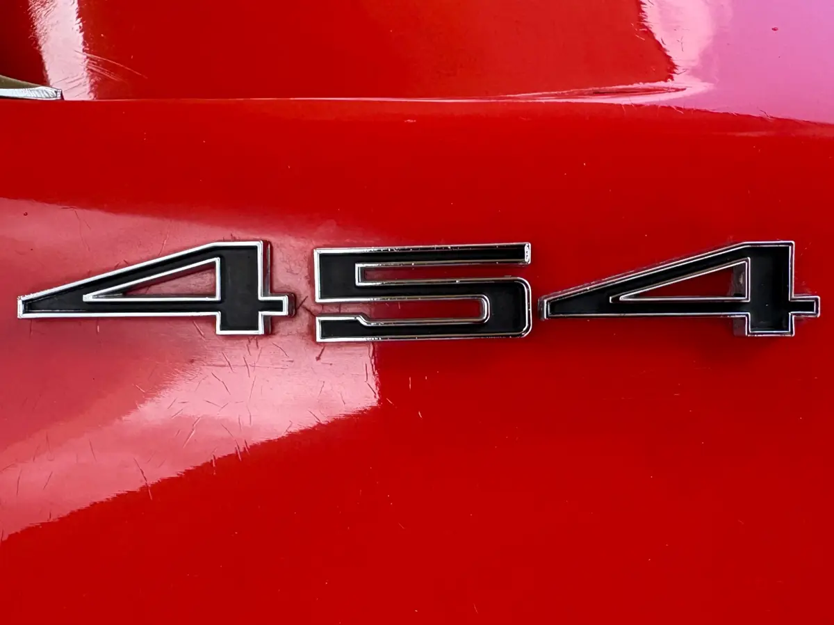 Vehicle photo 23
