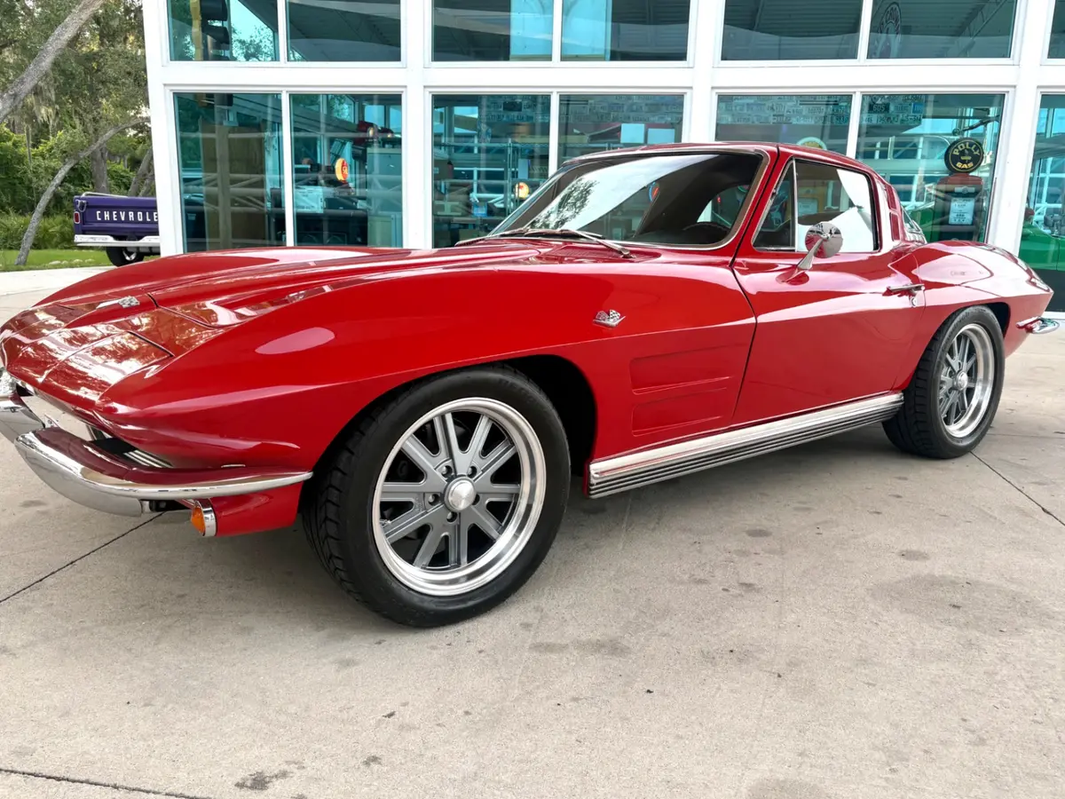 Vehicle photo 12