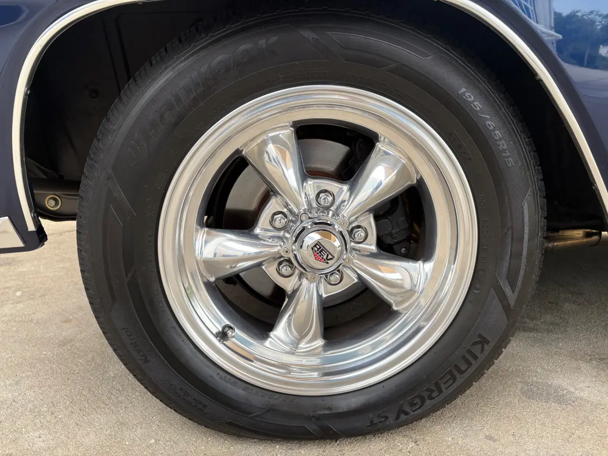 Vehicle photo 21