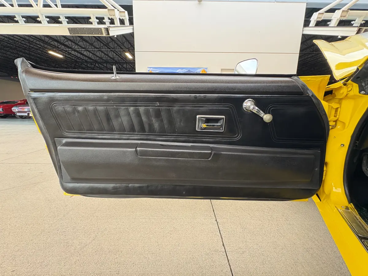Vehicle photo 29