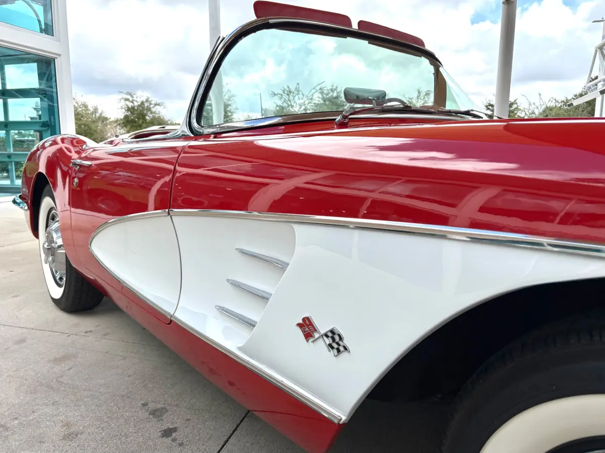 Vehicle photo 19