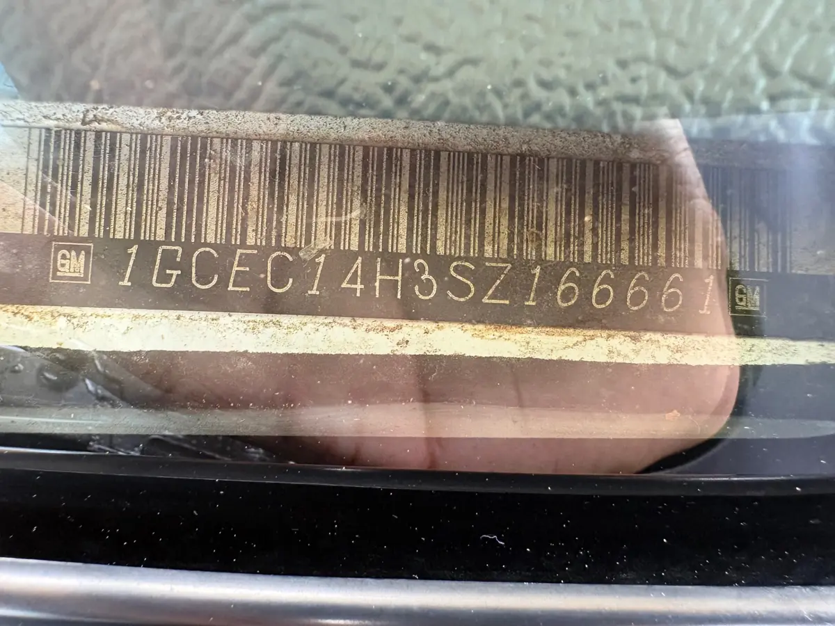 Vehicle photo 23