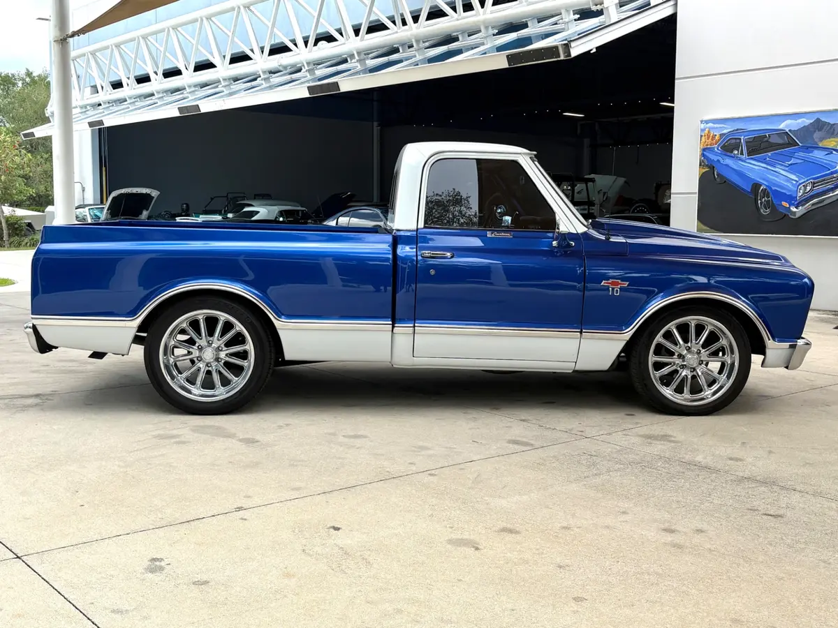 Vehicle photo 5
