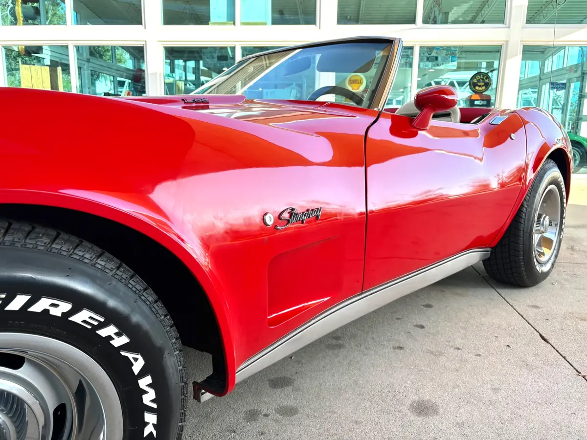 Vehicle photo 13