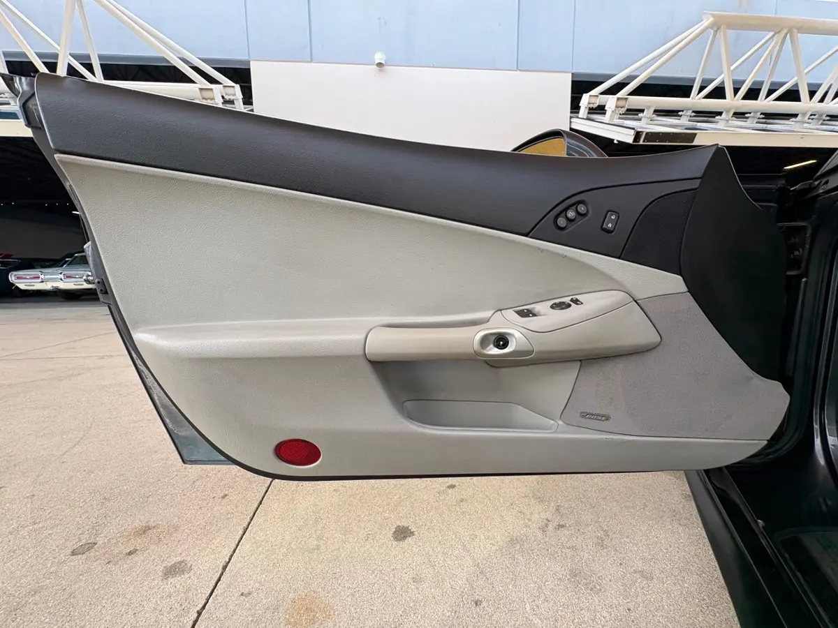 Vehicle photo 35