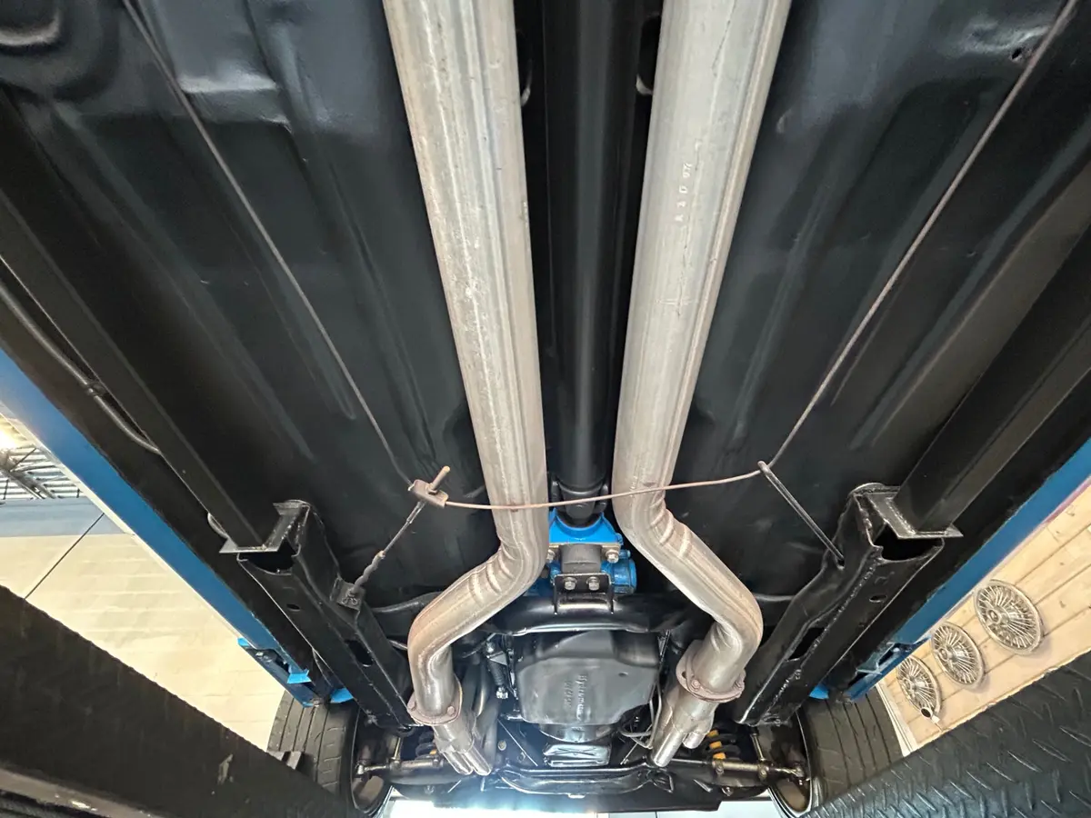 Vehicle photo 33