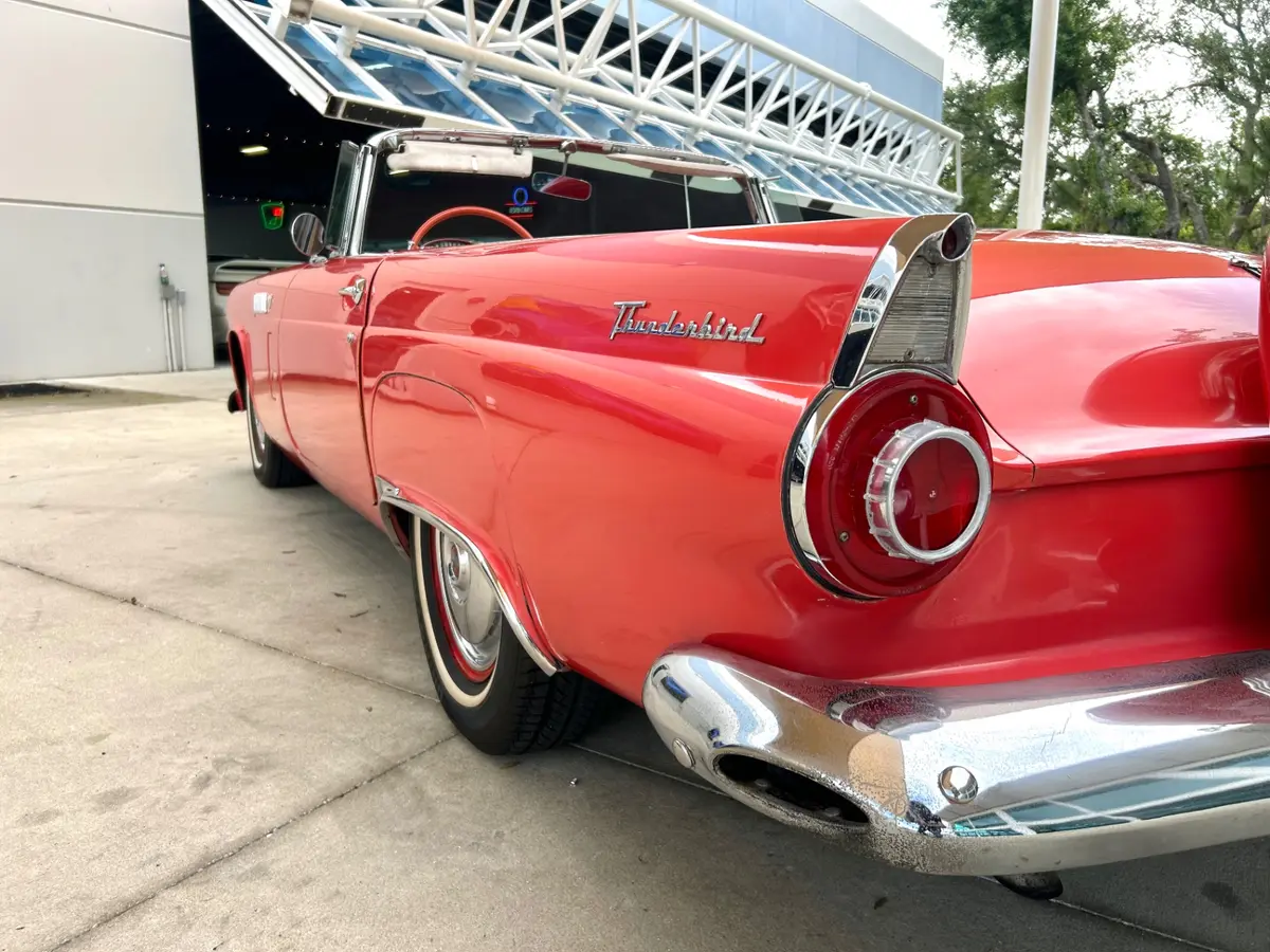 Vehicle photo 13