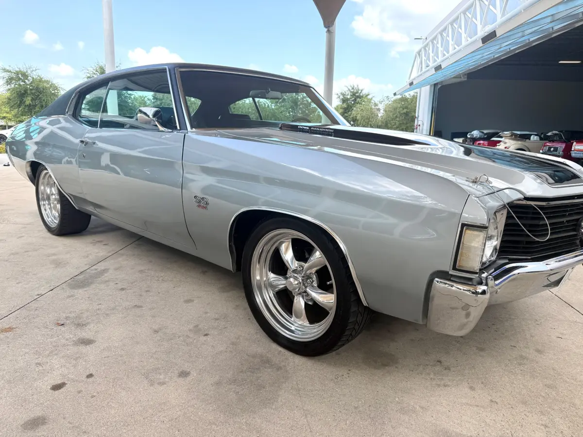 Vehicle photo 19