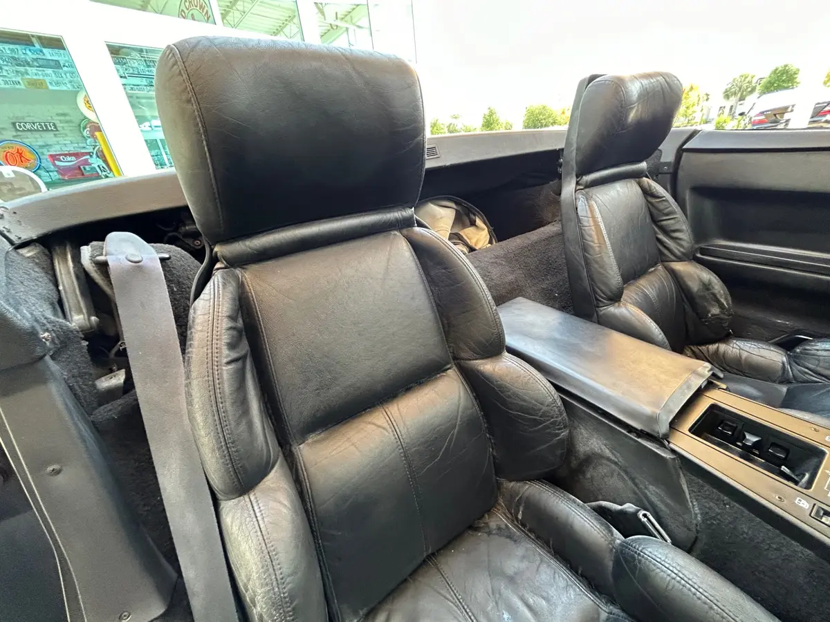 Vehicle photo 28