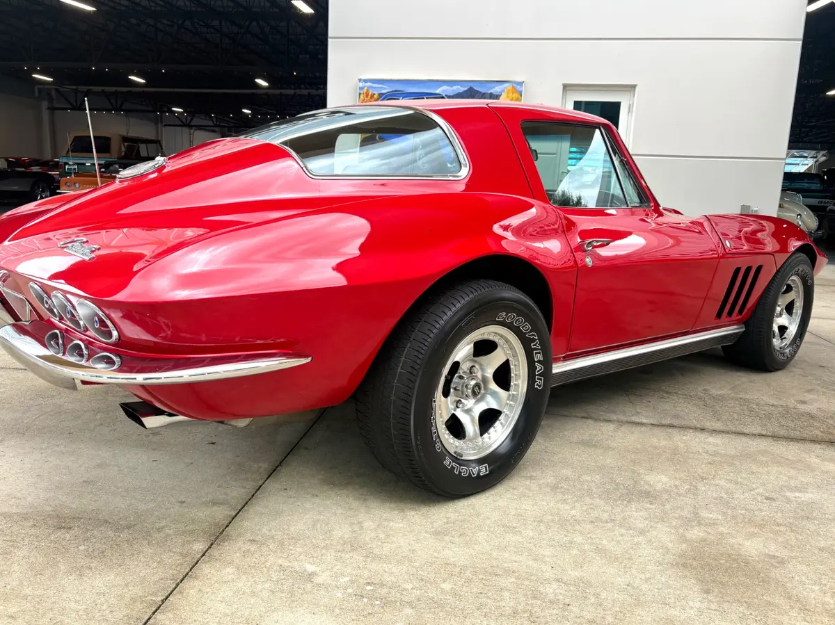 Vehicle photo 16