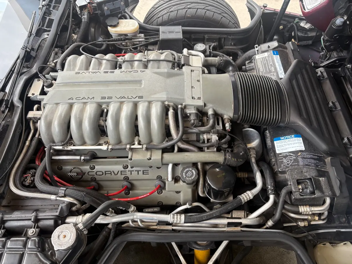 Vehicle photo 25