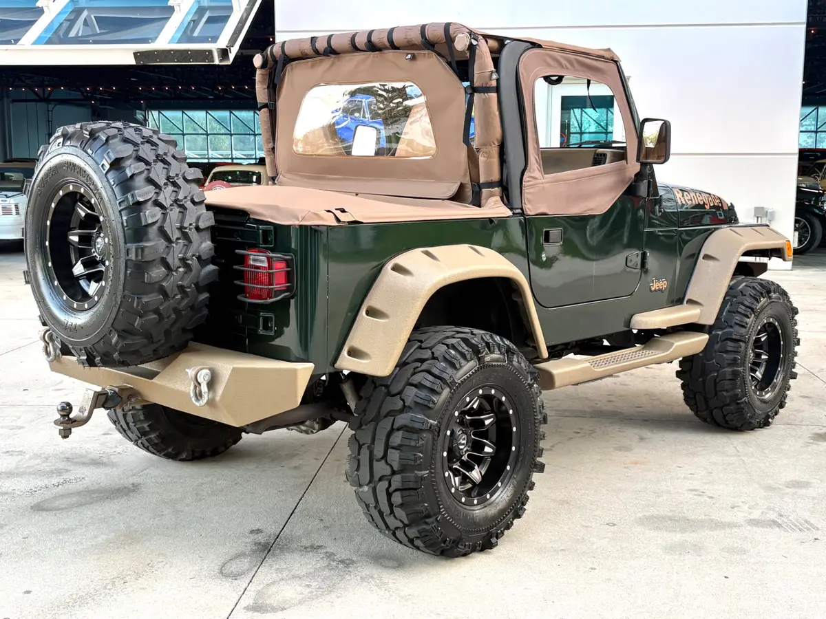 Vehicle photo 5