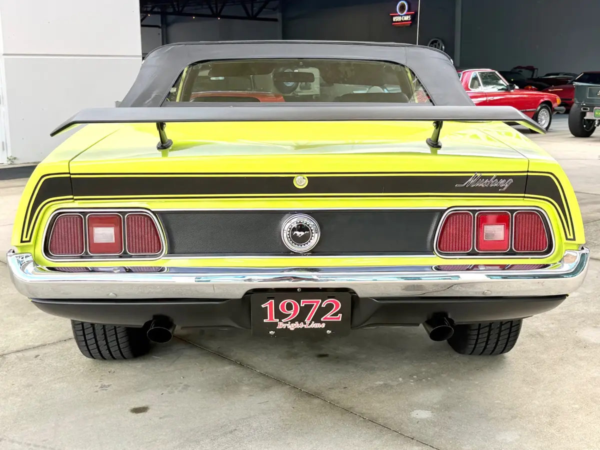 Vehicle photo 23