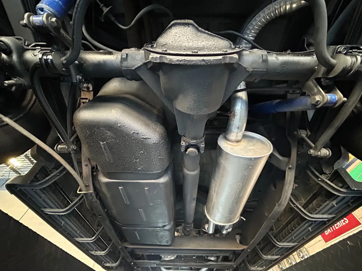 Vehicle photo 31