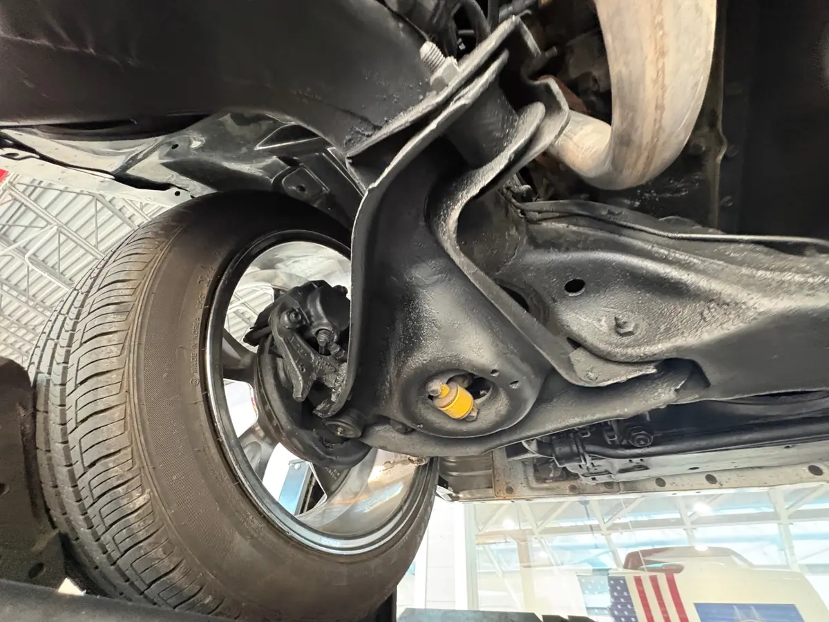 Vehicle photo 48