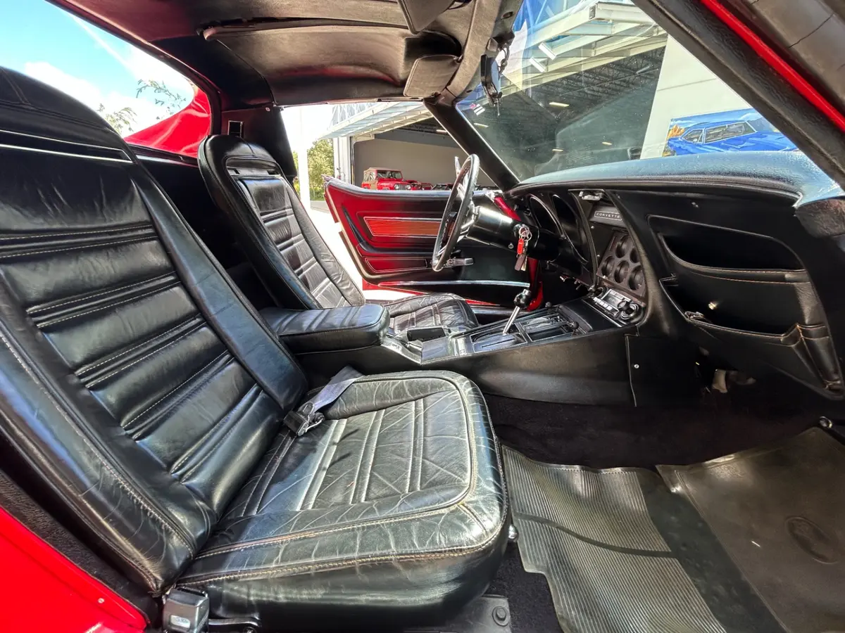 Vehicle photo 26