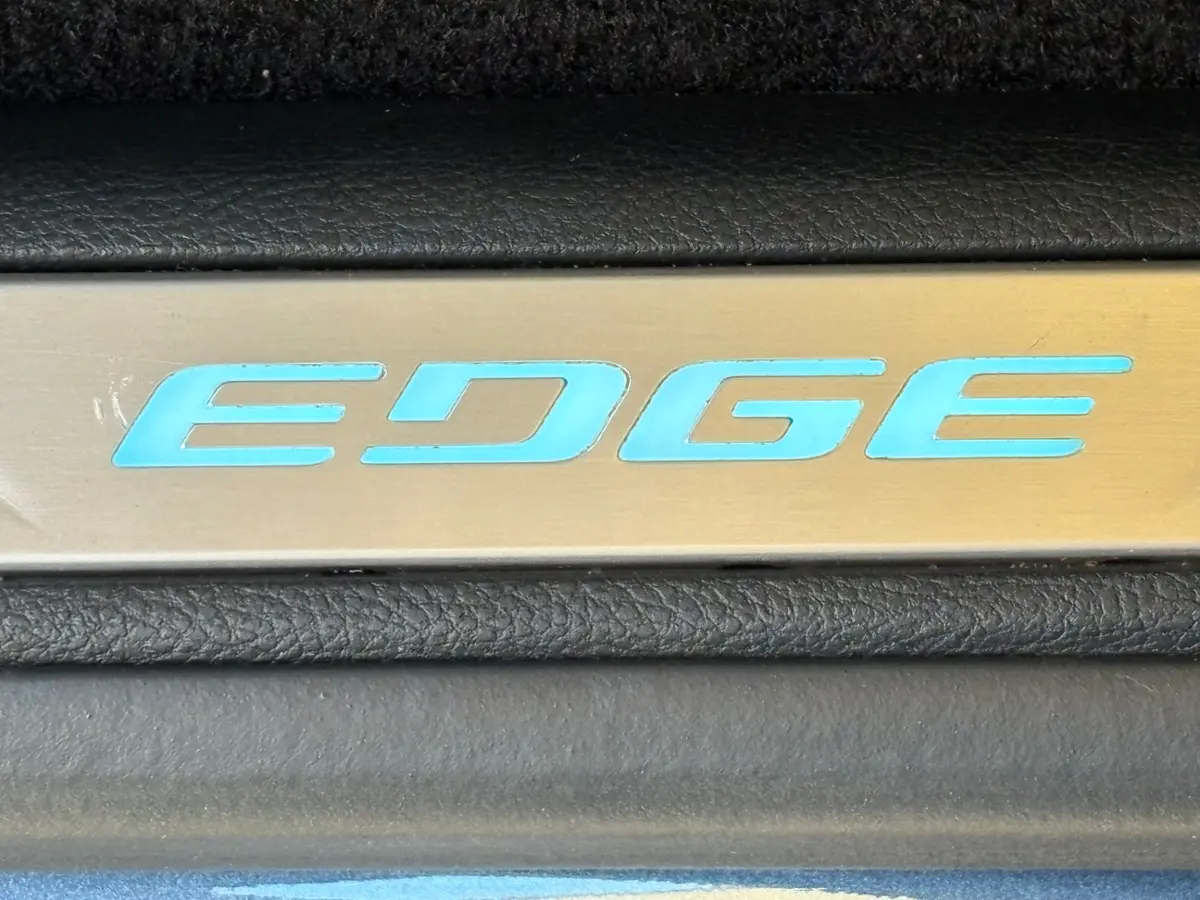 Vehicle photo 46
