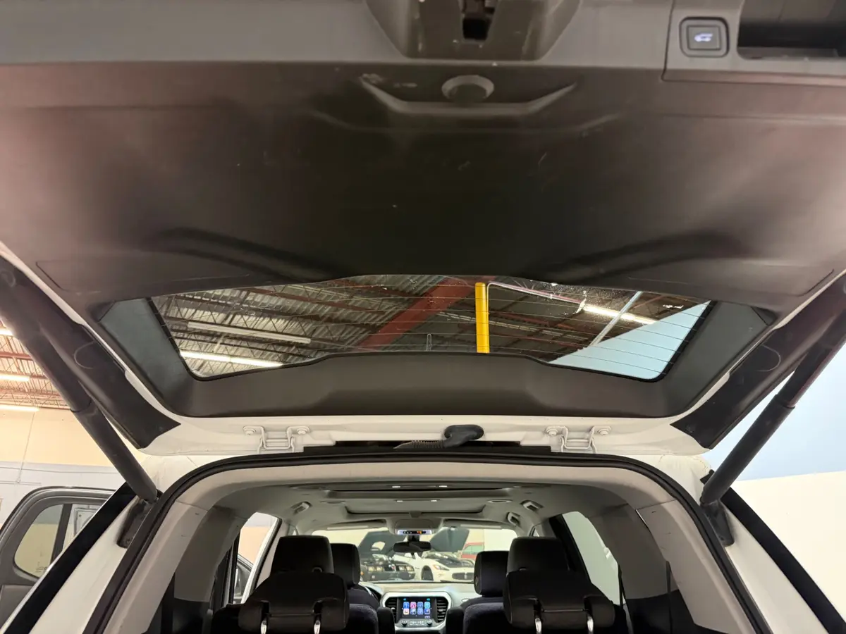 Vehicle photo 33