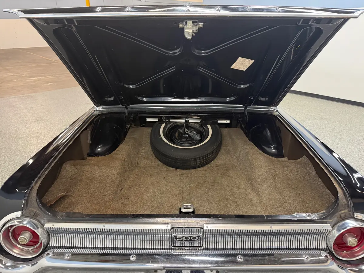 Vehicle photo 30