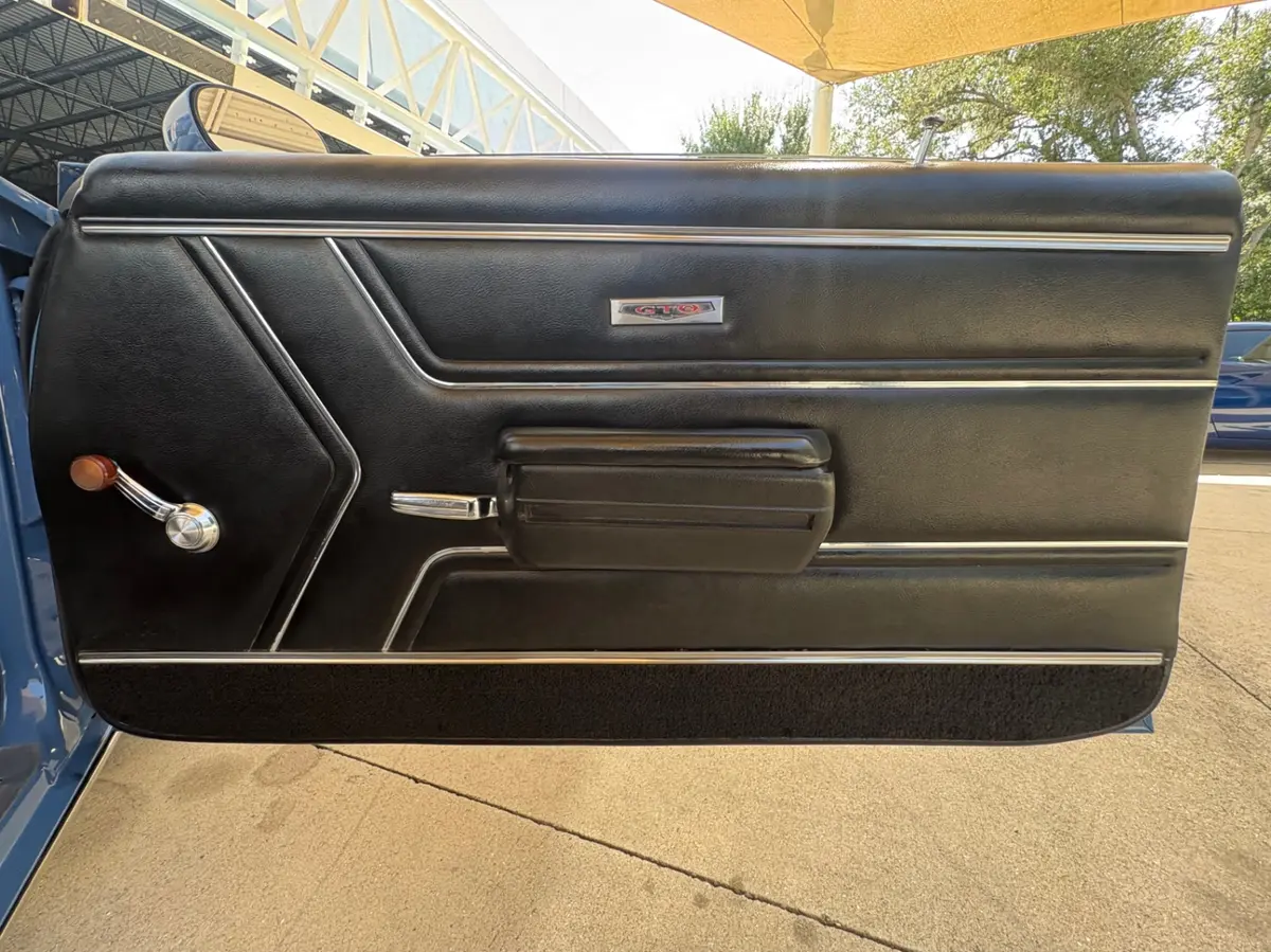 Vehicle photo 48