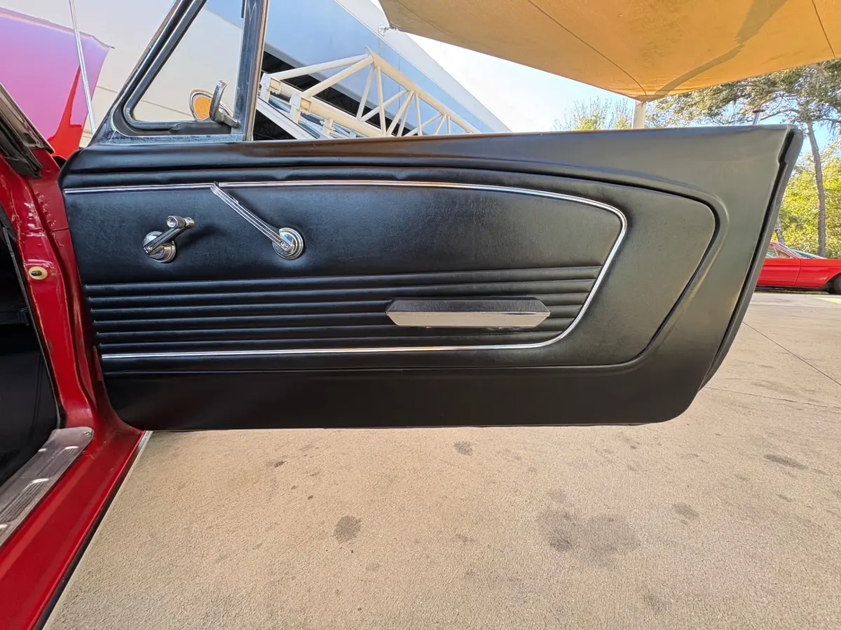 Vehicle photo 38
