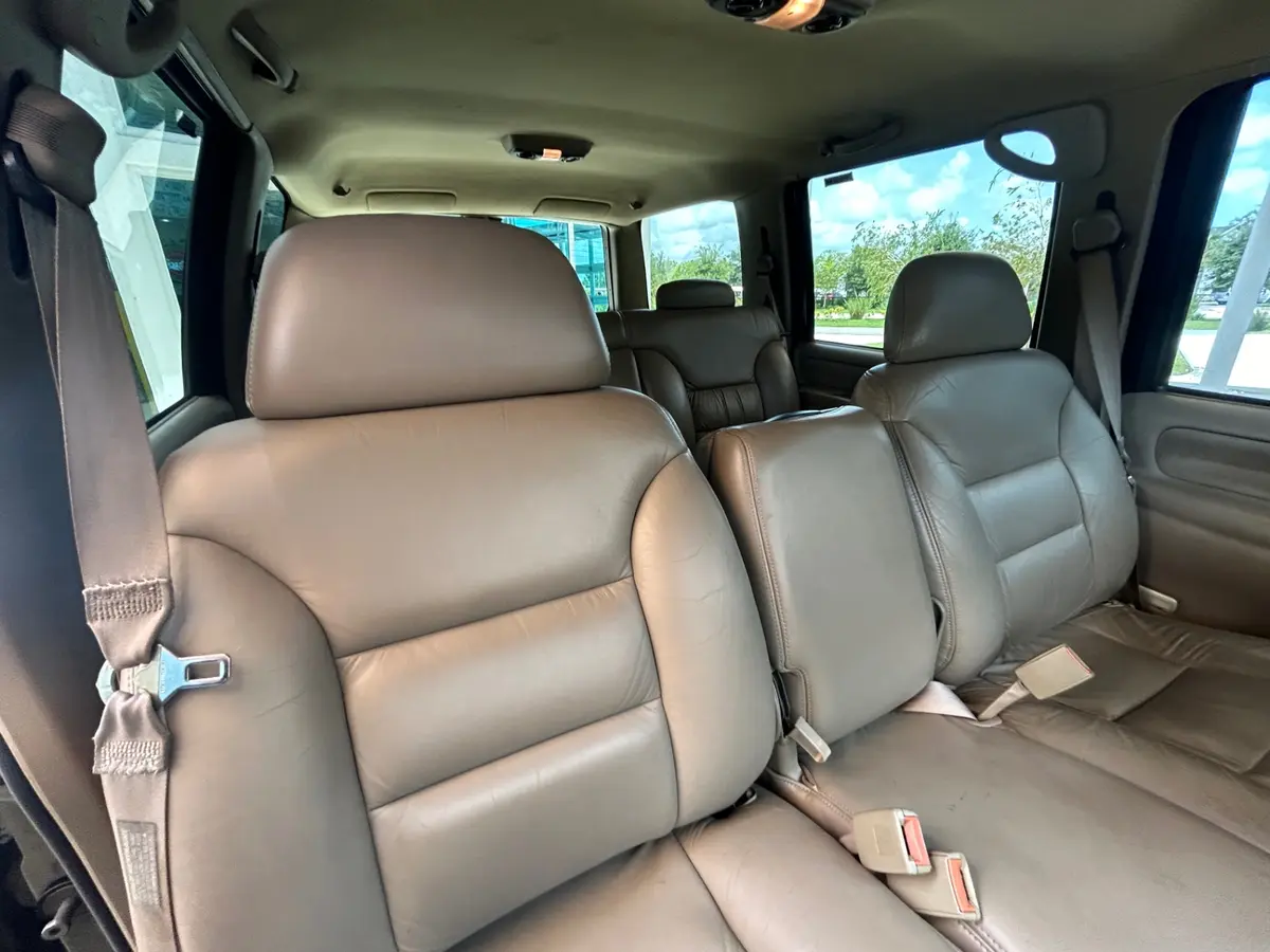 Vehicle photo 26