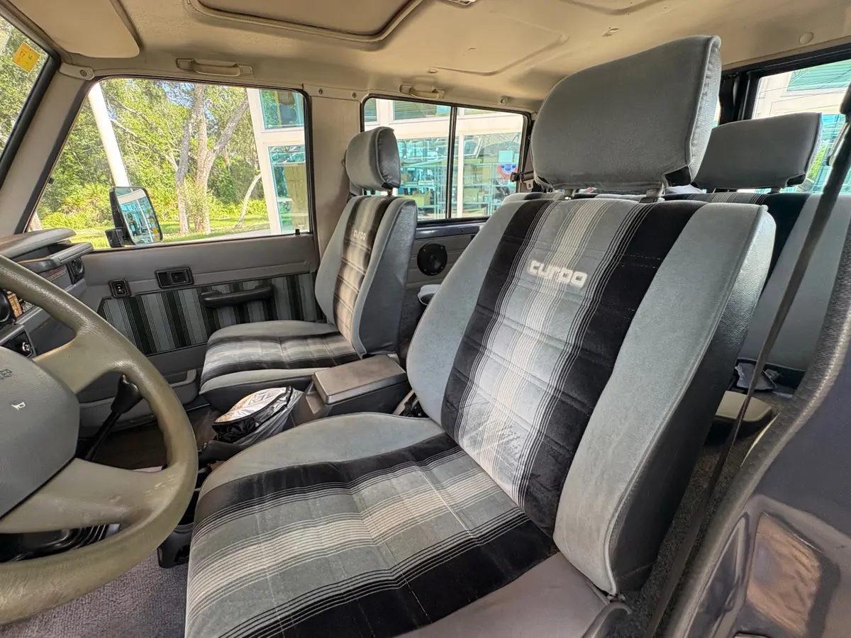 Vehicle photo 35