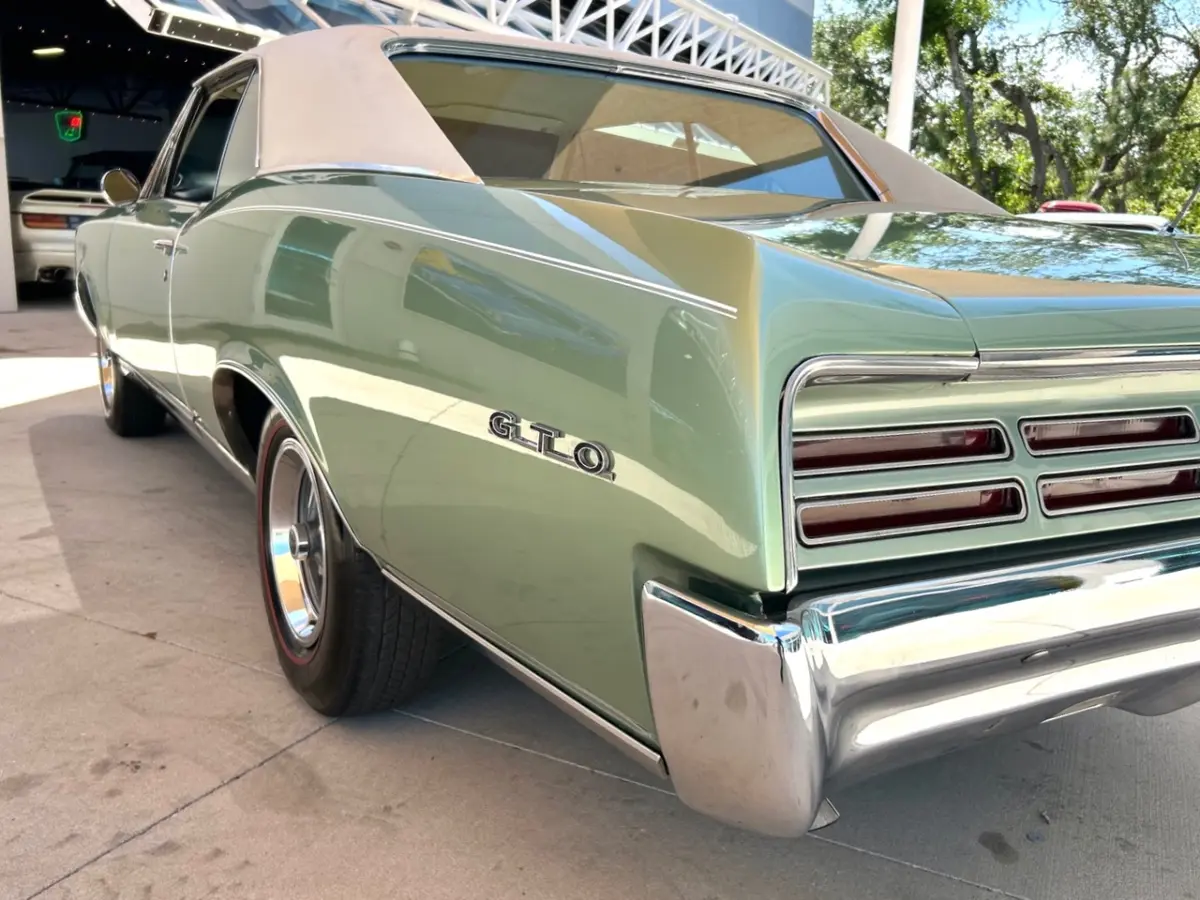 Vehicle photo 13
