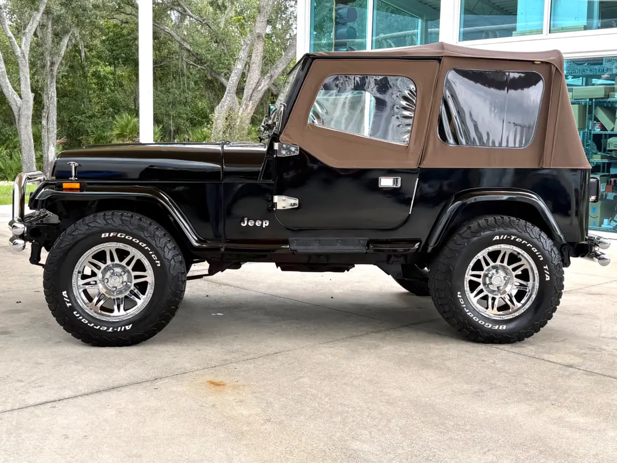 Vehicle photo 10