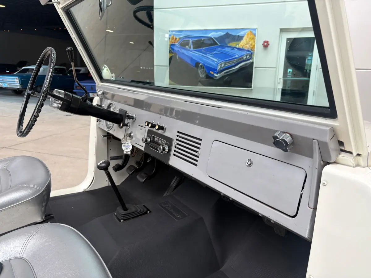 Vehicle photo 34